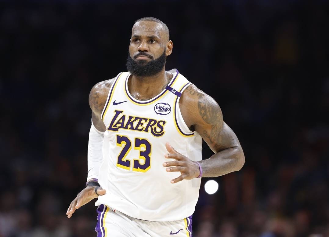 奇异果体育平台-詹姆斯连续五场比赛得分超过关键助攻，DWG挑战极限！的简单介绍