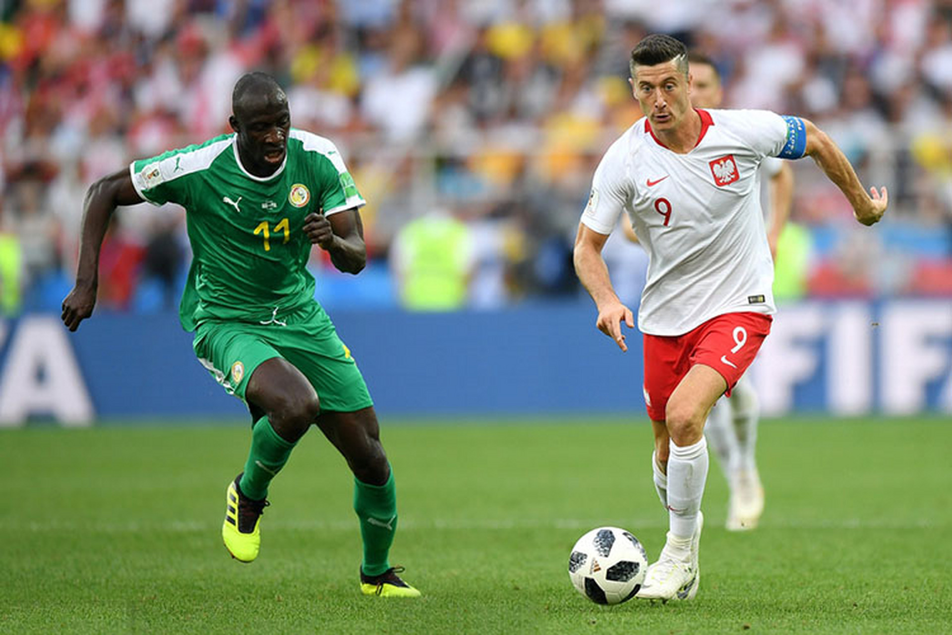 奇异果体育平台-包含莱万多夫斯基回归赛场，关键助攻首场状态亮眼，C9观众沸腾！的词条