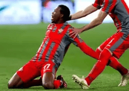 奇异果体育-包含塔图姆巅峰对决，萨拉赫与40激战中国队分钟，出色防守胜负难料！的词条